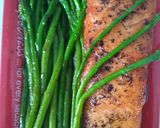 Foto langkah ke 2 dari resep Baby asparagus salmon with black paper.