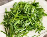 Hình bước làm 1 của món Hẹ Xào Trứng Gà