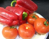A picture of step 1 of Roasted red pepper and tomato salad.
