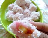 Foto langkah ke 4 dari resep Kelepon isi keju dan gula jawa.