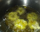 A picture of step 3 of Dramstick flowers ke pakode.