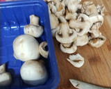 Foto del paso 2 de la receta: Lasaña de tallos de acelga con salsa de carne y champiñones