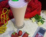 A picture of step 4 of Strawberry ki lassi / strawberry labban.