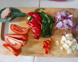 Foto langkah ke 1 dari resep 45. Tumis Tongkol Pedas.
