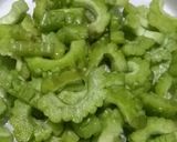 Foto langkah ke 1 dari resep Tumis Pare Bumbu Uleg.