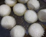 Foto langkah ke 6 dari resep Onde onde kacang ijo kupas lembut dan kokoh.