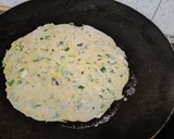 A picture of step 6 of Hari Pyaz Bathua Paratha.
