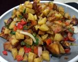 A picture of step 2 of Stir fry potatoes.