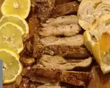 Foto del paso 4 de la receta: Manto de pecho de cerdo macerado y cocido a la plancheta con vino blanco