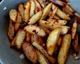 A picture of step 3 of My salt pepper & Chilli Wedge Chips 😅.