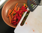 Foto del paso 2 de la receta: Arroz rojo vegetariano 🥕🍅