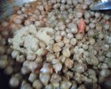 A picture of step 4 of Amritsari Chole Kulche.