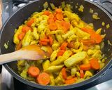 Une image de l'étape 14 de Poulet aux carottes, épices et lait de coco.