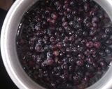 A picture of step 2 of Pulpy black grape juice.
