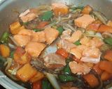 Foto del paso 4 de la receta Verduras y salmón con salsa de soja