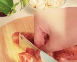 Hình bước làm 3 của món Lạp xưởng trứng cút kho tương