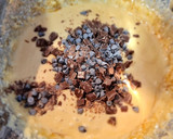 Foto del paso 4 de la receta: Magdalenas de yogurt con trocitos de chocolate
