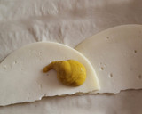 Foto del paso 2 de la receta: Bratwurst con mostaza y miel en hojaldre