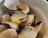 Foto del paso 1 de la receta Crema suave de patata y almejas