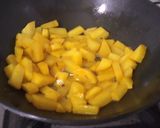 A picture of step 2 of Omelette curry with potatoes.