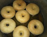Foto langkah ke 6 dari resep Donat ekonomis super lembut.