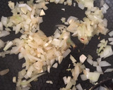 Foto del paso 3 de la receta: Bacalao en salsa gratinado con patatas y toque de eneldo