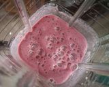 Foto del paso 1 de la receta: Batido de fresas y arándanos