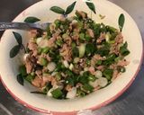 Une image de l'étape 7 de Salade de laitue tricolore,tomate cœur de bœuf,thon fumé et petits oignons.