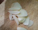 Foto langkah ke 1 dari resep Terong Oseng Bawang.