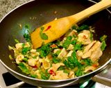 รูปขั้นตอนการทำที่ 2 ของ กะเพราอกไก่
