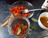 Foto del paso 2 de la receta Tomates marinados con queso de cabra