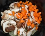 Gambar langkah 1 resipi Mushroom Soup (versi cendawan shiitake).