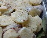Foto del paso 4 de la receta: Pescado sobre colchón de verduras y tapado con papas gratinadas