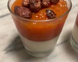 Foto del passaggio 3 della ricetta Panna cotta ai cachi con nocciole caramellate