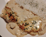 Borsos, fokhagymás csirkemell, gombás, sajtos szószban gluténmentesen recept fázis 6 fotója
