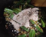 Foto langkah ke 4 dari resep Bhindi Masala (Tumis Okra Bumbu India).