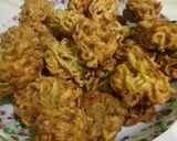 Foto langkah ke 6 dari resep Bola bola indomie.