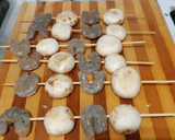 Foto del paso 3 de la receta: Brochetas de langostinos y champiñones
