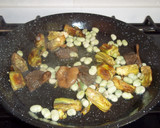 Foto del paso 3 de la receta: Paella de calamares, habas y alcachofas