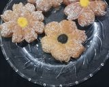 Foto langkah ke 5 dari resep Donat Bunga.