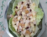 Foto del paso 1 de la receta: Picada de pollo, manzana, cebolla y pickles de manzana con pasas