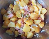 Foto del paso 7 de la receta Ensalada templada de patatas con langostinos y atún en conserva