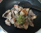 A picture of step 1 of Mint and cashewnut chicken.