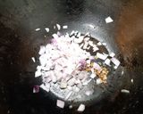 A picture of step 2 of Wok-fried Mushroom Cream Pasta.