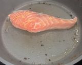Foto del paso 7 de la receta: Salmón a la Plancha al Limón y espárragos verdes