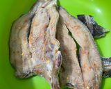 Hình bước làm 1 của món Khô Cá Lóc Chiên Dấm Đường