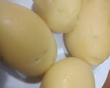 A picture of step 5 of Patatas Bravas.