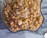 A picture of step 3 of Chana chaat serve with sev.