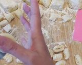 Une image de l'étape 3 de Gnocchis Maison sauce Gorgonzola Mascarpone et Noix.