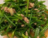 รูปขั้นตอนการทำที่ 1 ของ ผัดดอกไม้กวาดหมูสับ